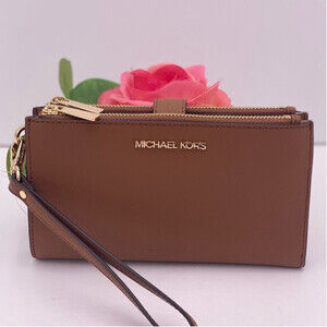 Michael Kors DoubleZip Wallet
Wristlet Luggage